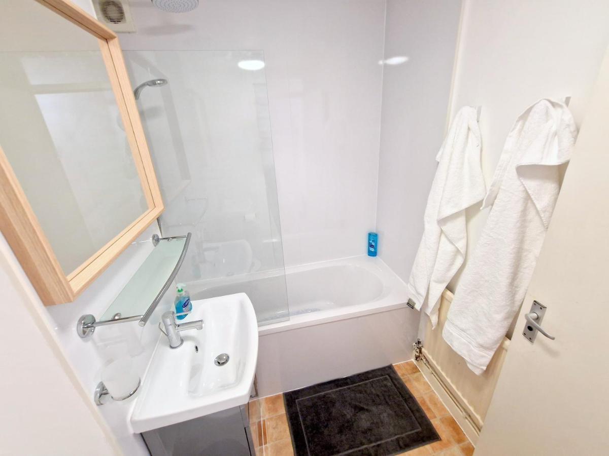 ロンドンFlat In Battersea, 5 Minutes From Clapham Junction Stationアパートメント エクステリア 写真