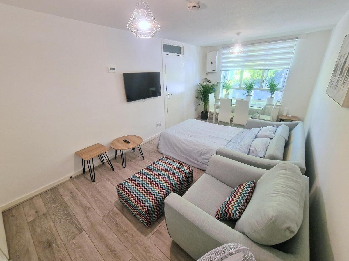 ロンドンFlat In Battersea, 5 Minutes From Clapham Junction Stationアパートメント エクステリア 写真
